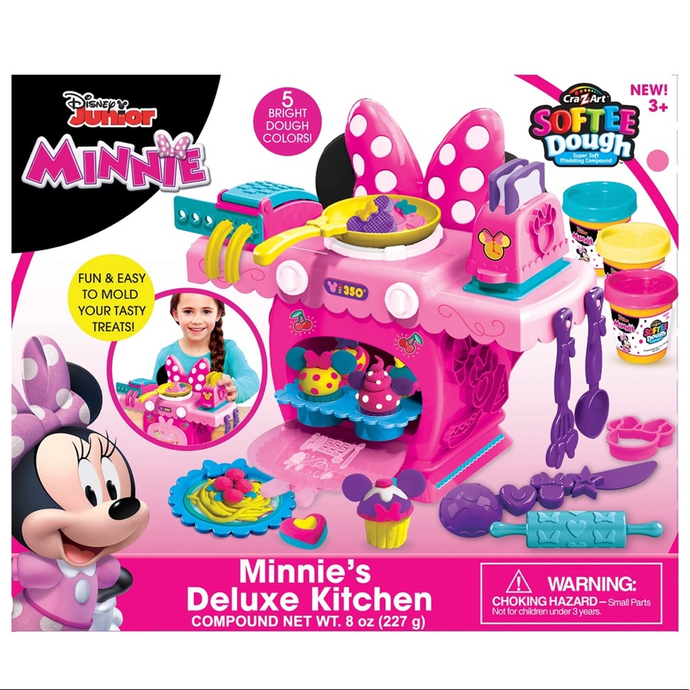 Minnie’s deluxe kitchen